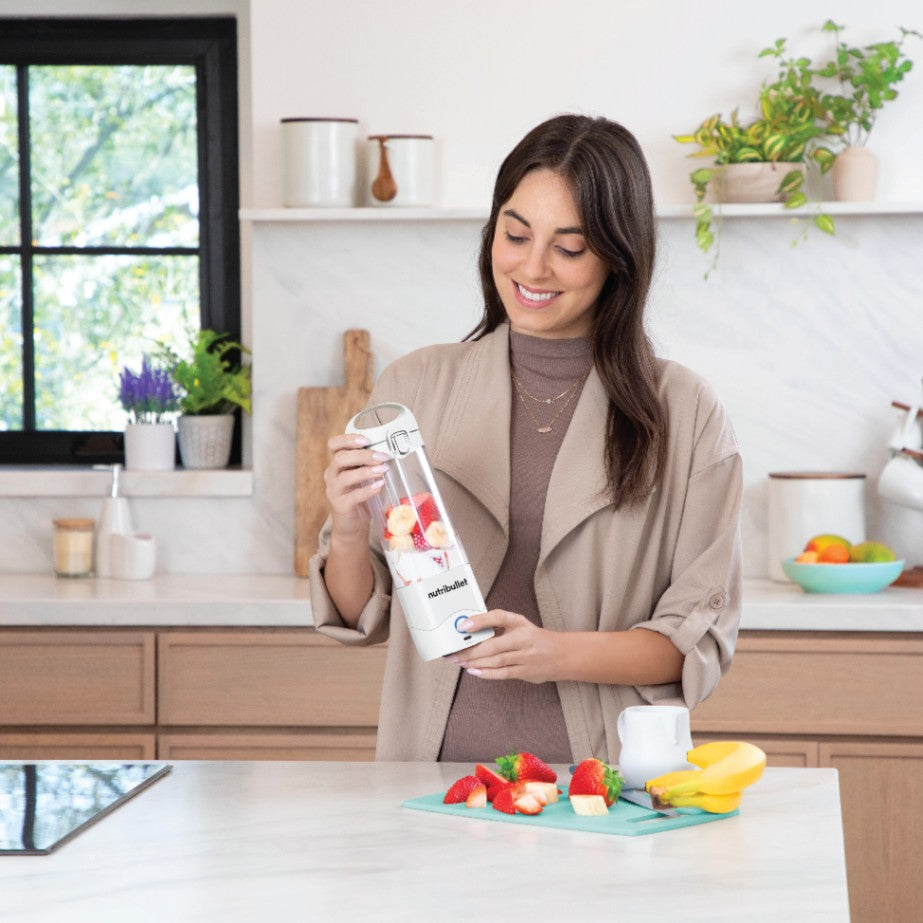NUTRIBULLET PORTABLE BLENDER - OFF WHITE
